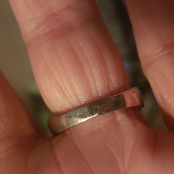 Ladies eternity ring - Picture 2 of 2